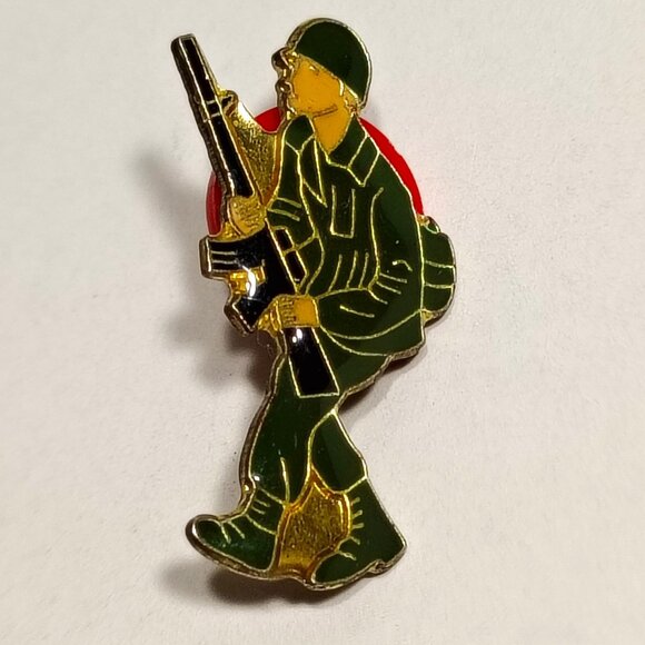 Vintage 1980's US Soldier Lapel/Hat Pin - Picture 1 of 3